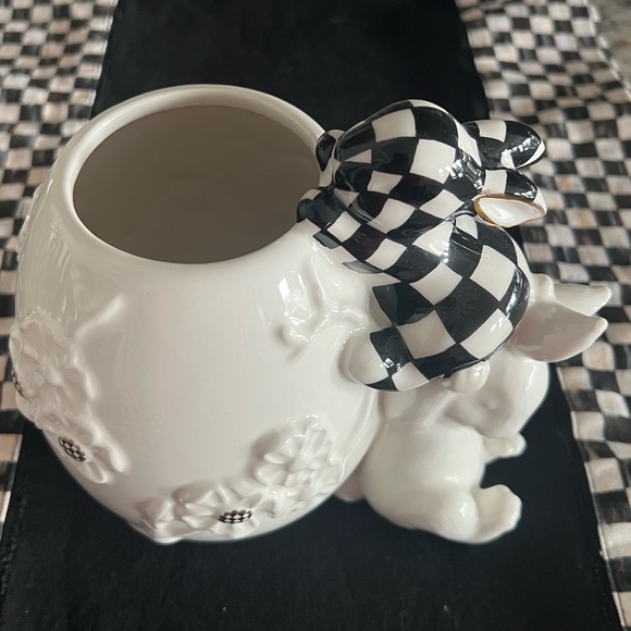 MacKenzie-Childs White Rabbit Ceramic Climbing Bunnies Vase. 1 small flaw. 🐰 - Picture 4 of 16